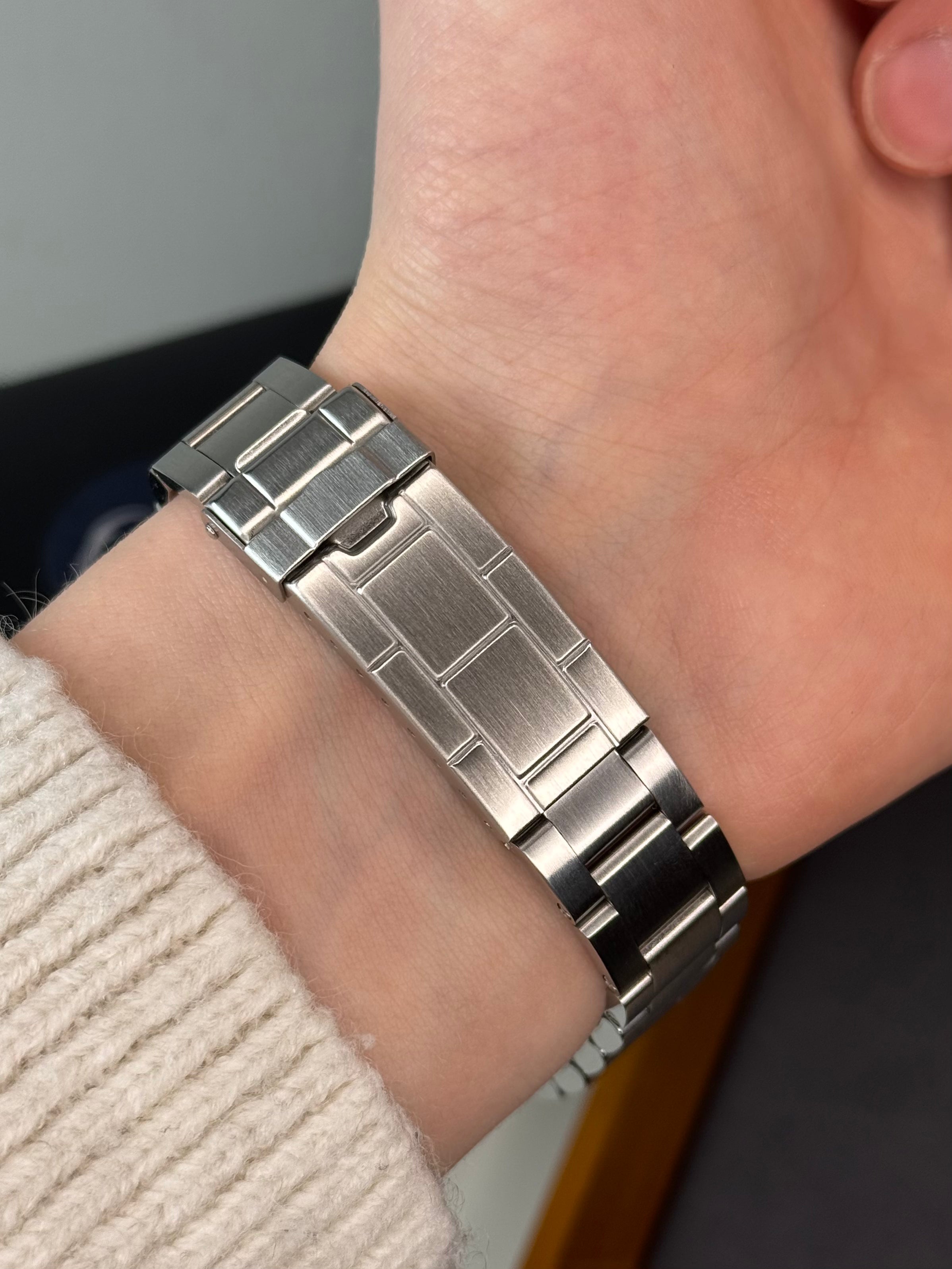 Seiko Mod Black Vintage Sub Diver | Oyster • 40mm Sapphire• NH35 Automatic