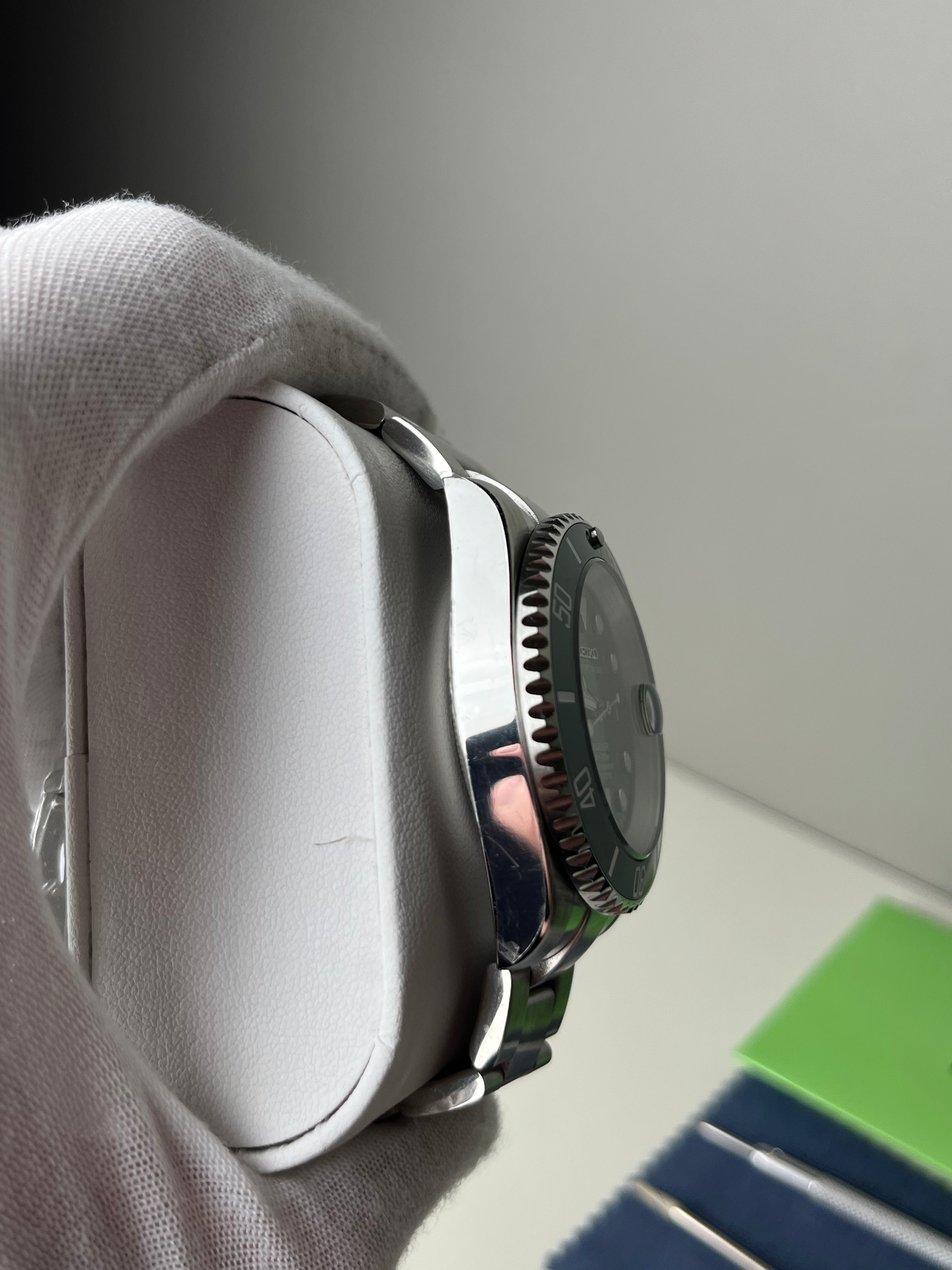 Custom Seiko Mod • SeikoSub Diver ‘Hulk' | Oyster • 40mm • Sapphire • Automatic