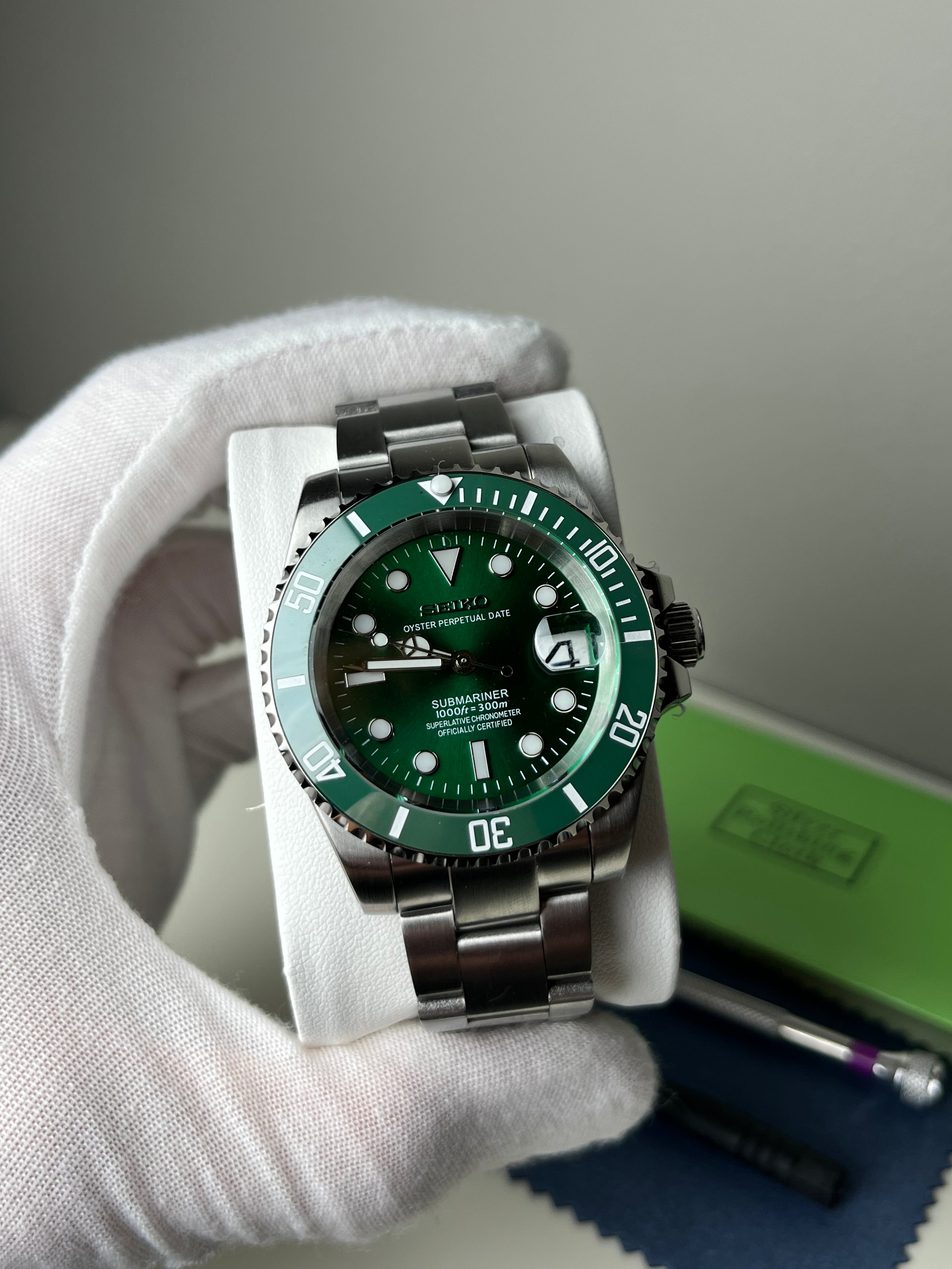 Custom Seiko Mod • SeikoSub Diver ‘Hulk' | Oyster • 40mm • Sapphire • Automatic