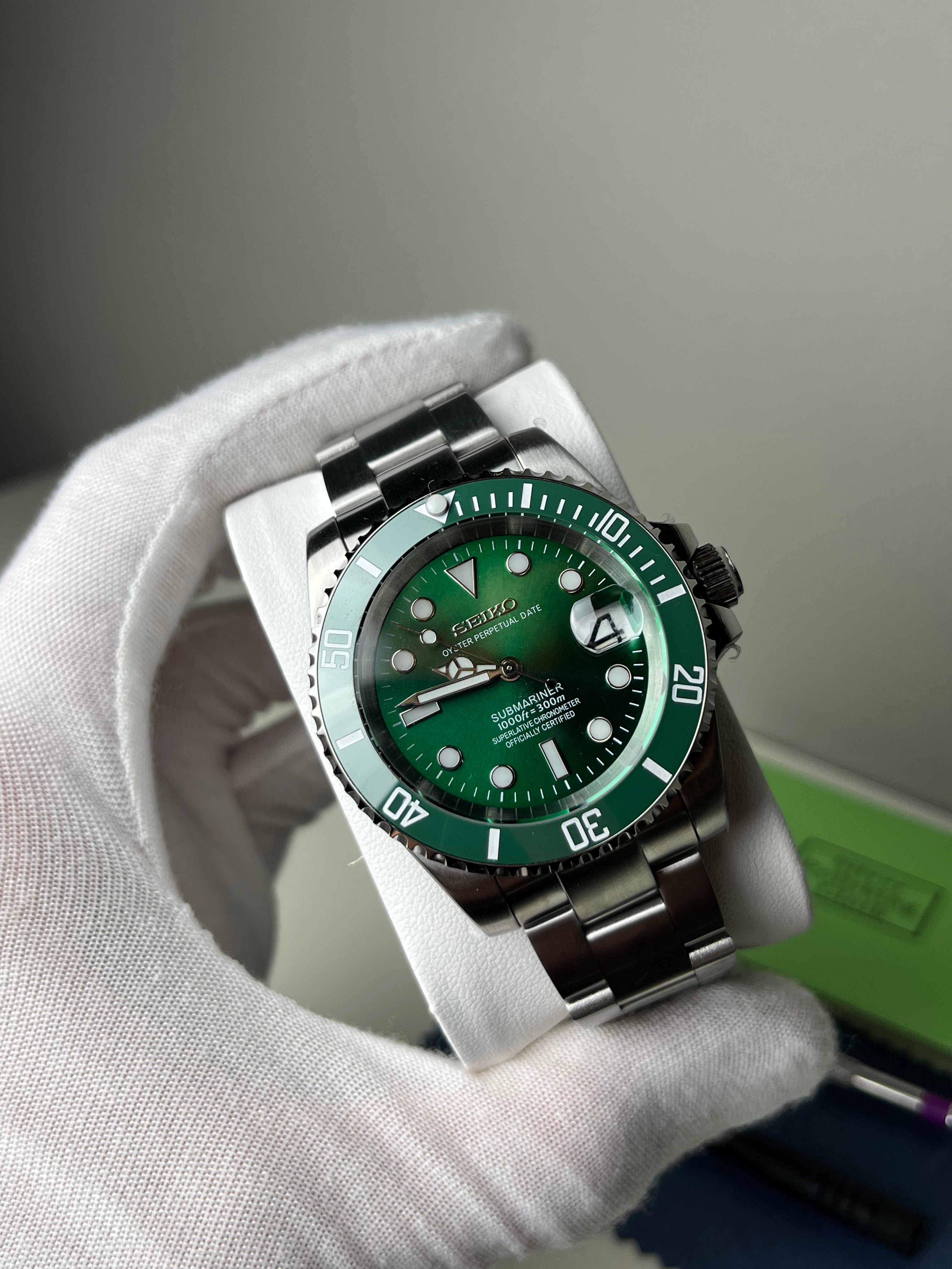 Custom Seiko Mod • SeikoSub Diver ‘Hulk' | Oyster • 40mm • Sapphire • Automatic