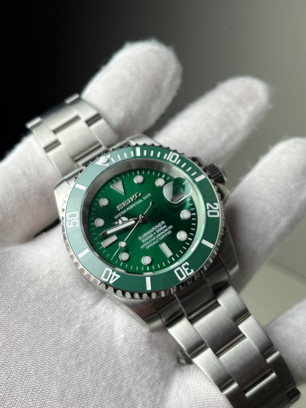 Custom Seiko Mod • SeikoSub Diver ‘Hulk' | Oyster • 40mm • Sapphire • Automatic