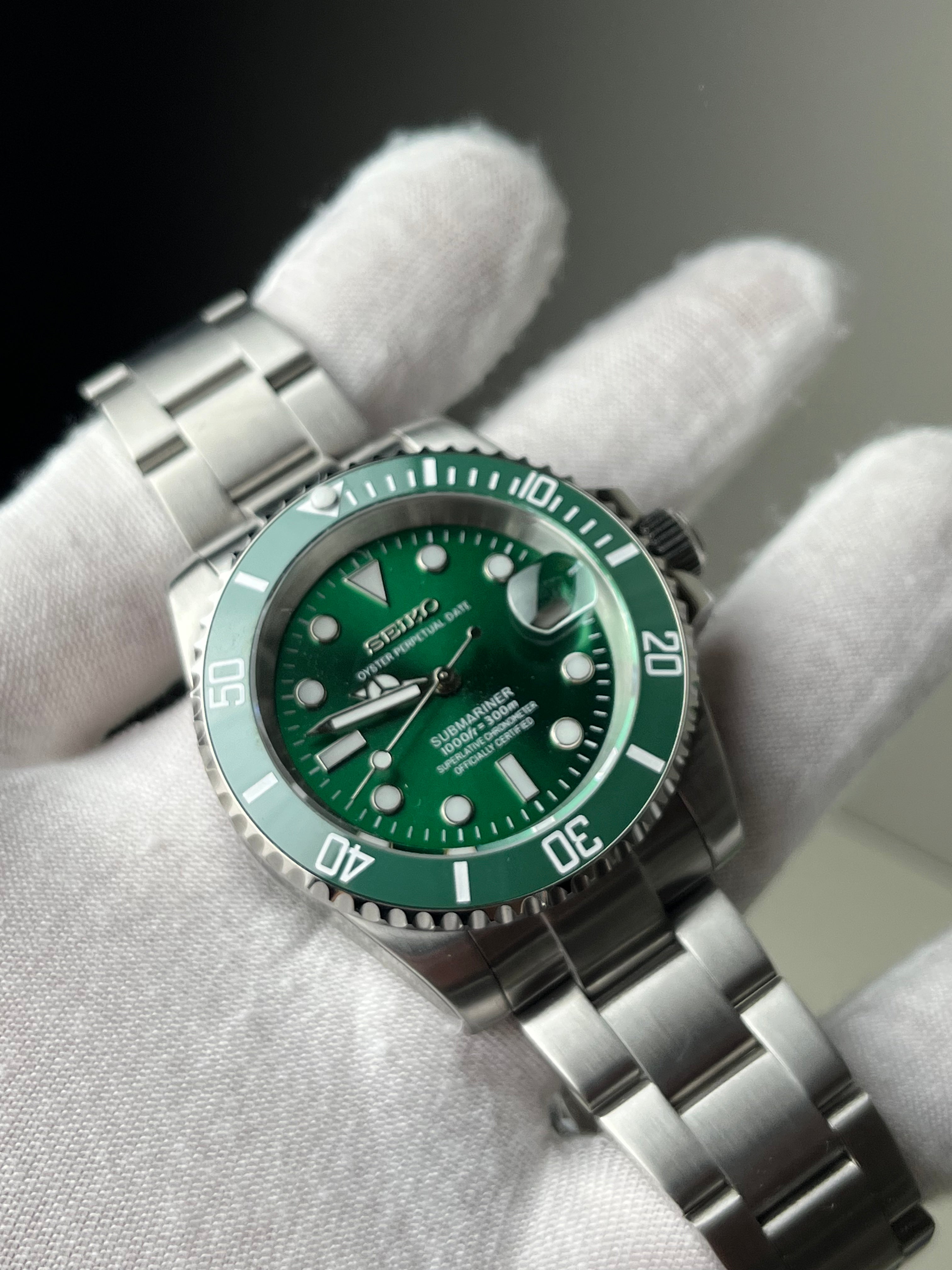 Custom Seiko Mod • SeikoSub Diver ‘Hulk' | Oyster • 40mm • Sapphire • Automatic
