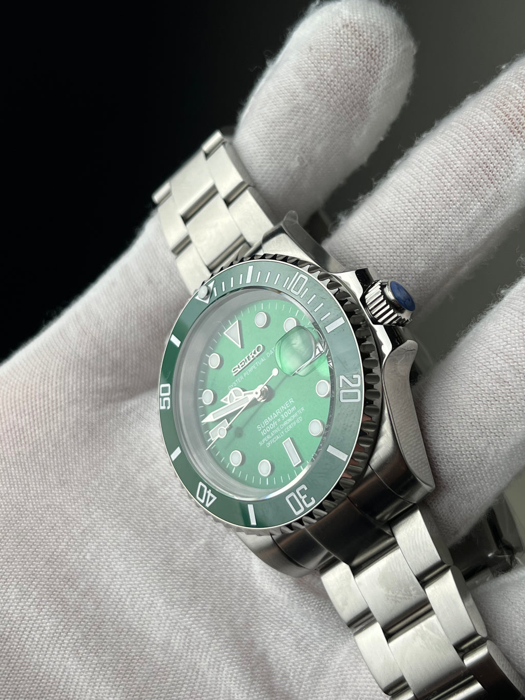 Custom Seiko Mod • SeikoSub Diver ‘Hulk' | Oyster • 40mm • Sapphire • Automatic